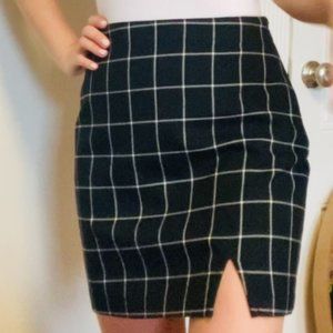 Abercrombie & Fitch. Black and white plaid skirt